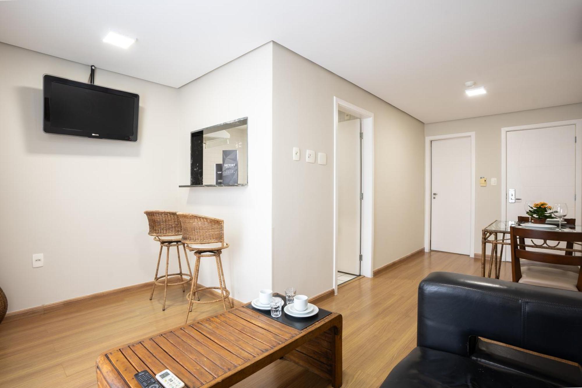 Apartamento com varanda e churrasqueira